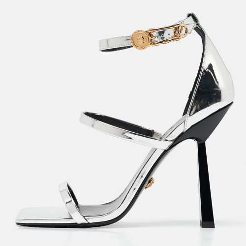 Leather Safety Pin Ankle Strap Sandals Size 39 - Versace - Modalova