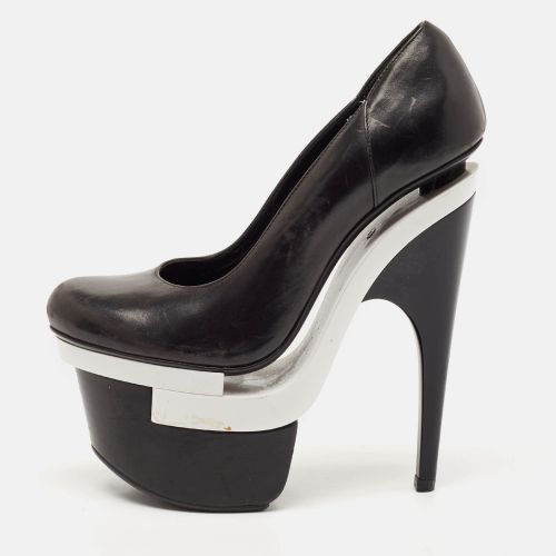 White Leather Triple Platform Pumps Size 35 - Versace - Modalova