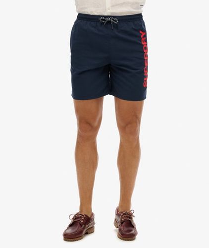 Herren 17" Badeshorts aus Recyceltem Material mit Sportgrafik, Größe: L - Superdry - Modalova