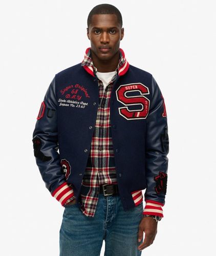 Herren College Varsity Bomberjacke mit Aufnähern - Größe: S - Superdry - Modalova