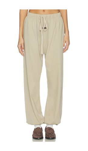 Pantalón deportivo en color bronce talla L (también en M, S) - Fear of God ESSENTIALS - Modalova