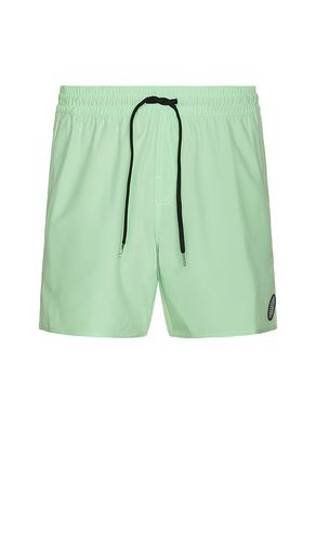 Lido Solid Swim Trunks in . Taglia M. Also in S, XL/1X - Volcom - Modalova