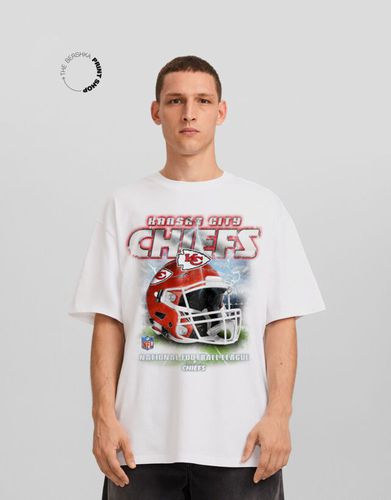 Camiseta Nfl Kansas City Chiefs Manga Corta Boxy Fit Hombre L - Bershka - Modalova