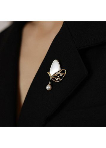Gold Butterfly Pearl Design Rhinestone Brooch - unsigned - Modalova