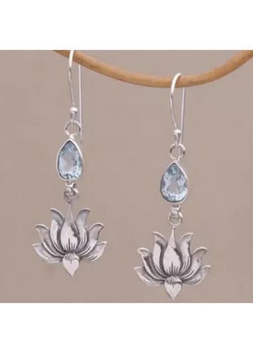Silvery White Floral Design Waterdrop Earrings - unsigned - Modalova