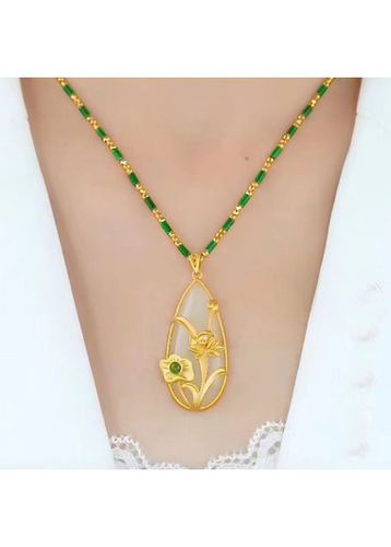 Golden Teardrop Floral Design Metal Necklace - unsigned - Modalova