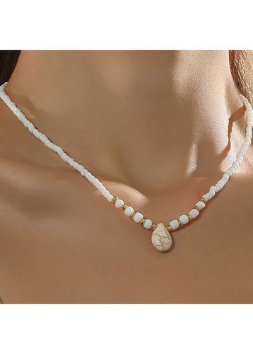 Beaded Seashell Detail White Polyresin Necklace - unsigned - Modalova