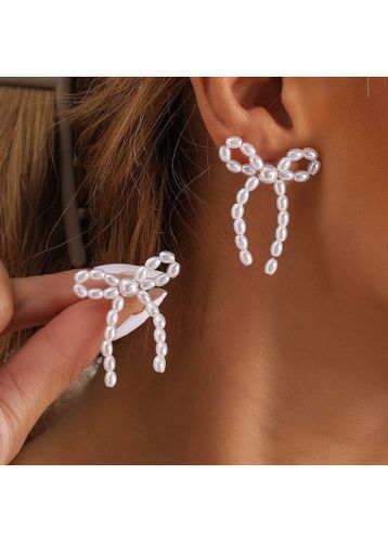 Vintage White Butterfly Design Pearl Earrings - unsigned - Modalova