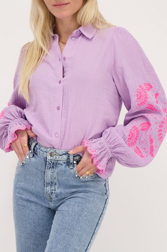 Fliederfarbene Bluse mit pinker Stickerei | - My jewellery - Modalova