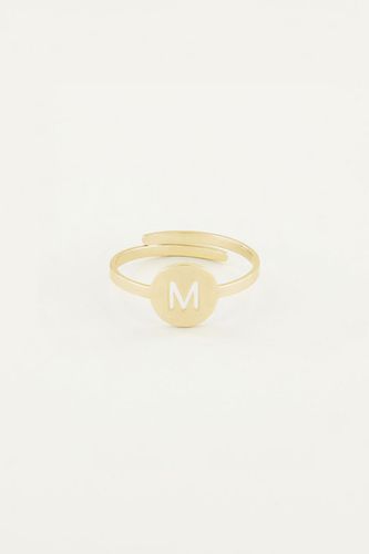 Goldfarbener Ring mit Cut-out und Initial | - My jewellery - Modalova