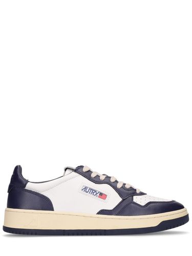 Medalist Bicolor Low Sneakers - AUTRY - Modalova