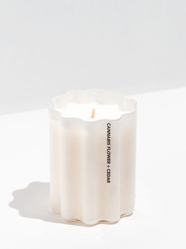 Cannabis Flower & Cedar Wave Candle - FAZEEK - Modalova