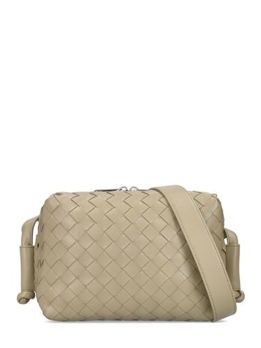 Intrecciato Loop Leather Camera Bag - BOTTEGA VENETA - Modalova