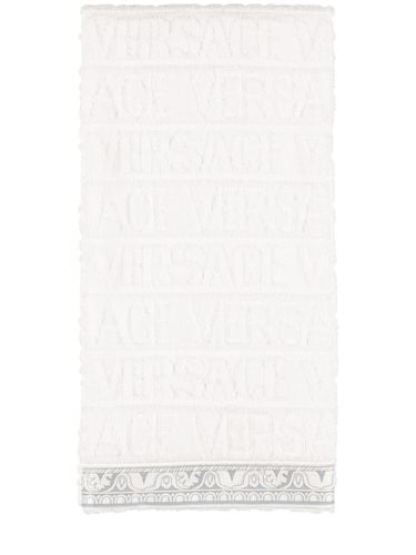 I Heart Baroque Bath Towel - VERSACE - Modalova