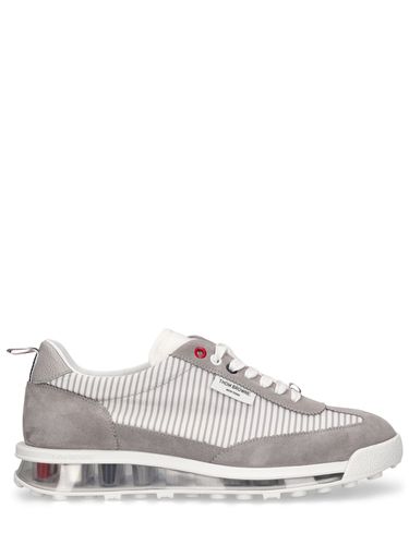 Tech Runner Seersucker Low Top Sneakers - THOM BROWNE - Modalova