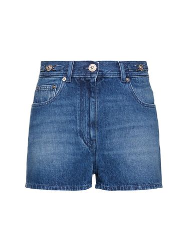 Shorts De Denim De Algodón Lavado - VERSACE - Modalova