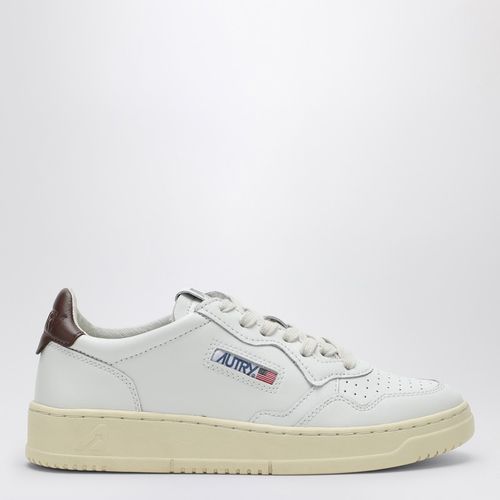 Low Medalist white/brown Sneaker - AUTRY - Modalova