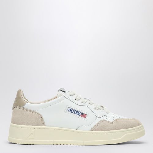 Sneaker Medalist in pelle bianca/beige - AUTRY - Modalova