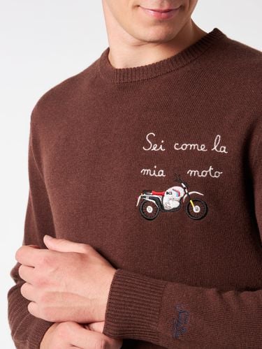 Man Crewneck Sweater With Sei Come La Mia Moto Embroidery - MC2 Saint Barth - Modalova