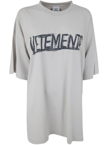 VETEMENTS Worldtour Logo T-shirt - VETEMENTS - Modalova