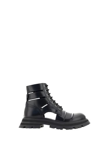 Wander Combat Boots - Alexander McQueen - Modalova