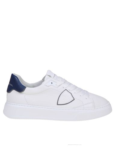 Temple Sneakers In White/blue Leather - Philippe Model - Modalova