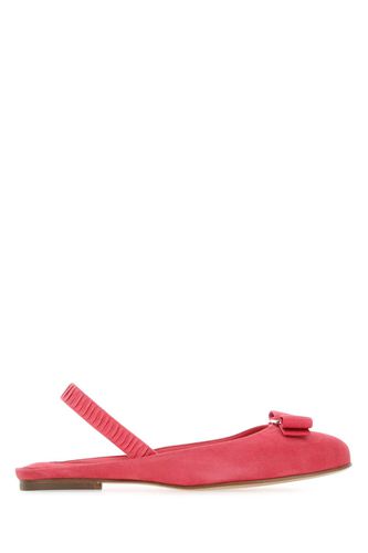 Fuchsia Suede Vara Bow Ballerinas - Ferragamo - Modalova