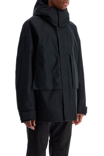 Short Black Waterproof Jacket For Men In Polyester With Hood - Herno - Modalova