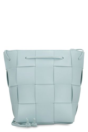 Cassette Leather Bucket Bag - Bottega Veneta - Modalova