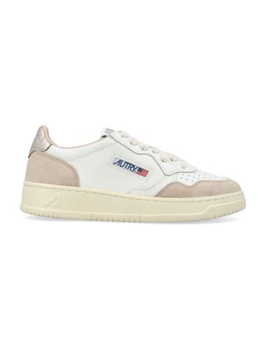 Autry Medalist Low Woman Sneakers - Autry - Modalova