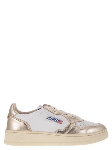 Platinum And White Two-tone Leather Medalist Low Sneakers - Autry - Modalova