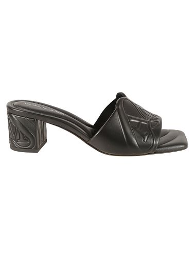 Block Heel Logo Embossed Sandals - Alexander McQueen - Modalova