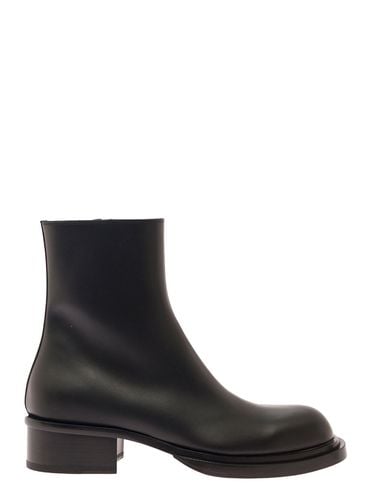 Stack Round-toe Boots In Smooth Leather Man - Alexander McQueen - Modalova