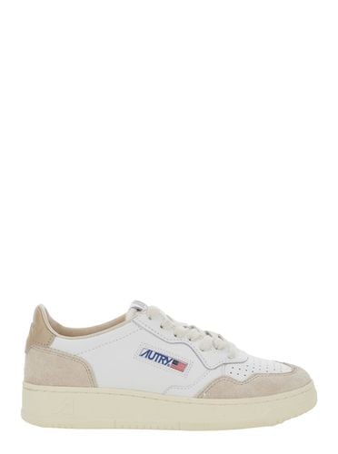 Medalist Low Beige Sneakers With Suede Inserts And Contrasting Heel Tab In Leather Man - Autry - Modalova