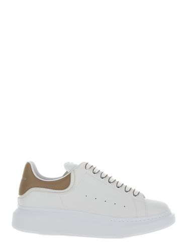 White Low-top Sneakers With Chunky Sole And Contrasting Heel Tab In Leather Man - Alexander McQueen - Modalova