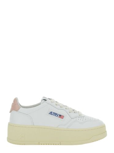 Low Top Sneakers With Oversized Platform In Leather Woman - Autry - Modalova