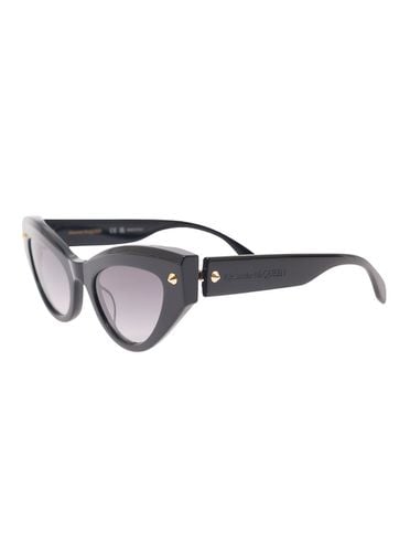 Spike Studs Cat-eye Sunglasses With Studs In Plastic Woman - Alexander McQueen Eyewear - Modalova