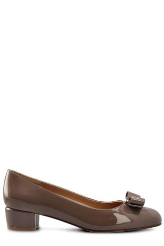 Bow-detailed Slip-on Pumps - Ferragamo - Modalova