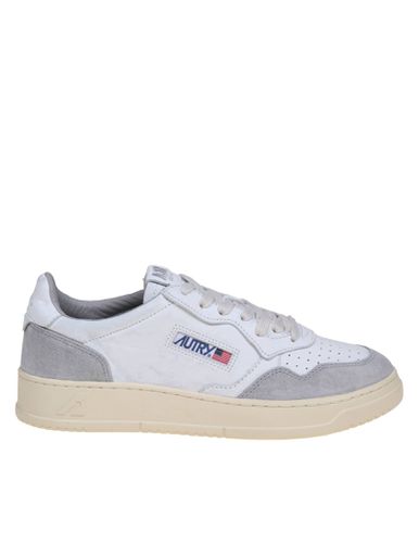 Sneakers In And Gray Leather And Suede - Autry - Modalova