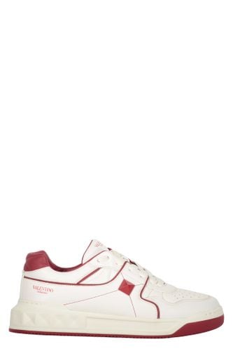 Leather Low-top Sneakers - Valentino Garavani - Modalova