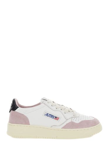 Medalist White And Low Top Sneakers With Logo Detail In Leather And Suede Woman - Autry - Modalova