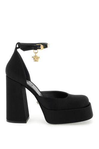 Medusa Aevitas Single Platform Pumps - Versace - Modalova