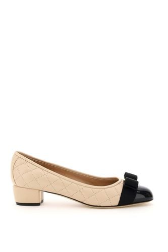 Ferragamo Vara Bow Quilted Pumps - Ferragamo - Modalova