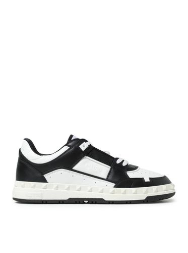 Smooth Leather Freedot Sneaker - Valentino Garavani - Modalova