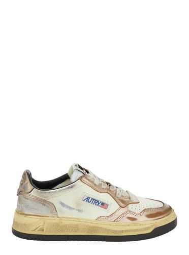 Super Vintage White And Metallic Low Top Sneakers With Logo Detail In Leather Man - Autry - Modalova