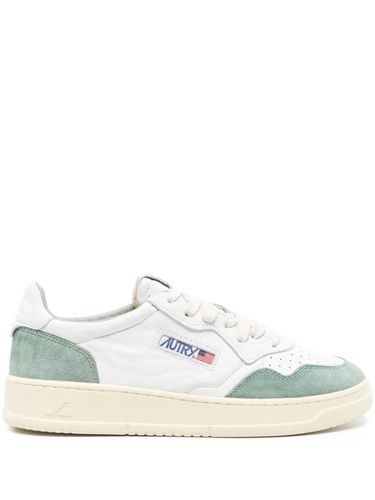 Medalist Low Sneakers In Suede And White Leather - Autry - Modalova