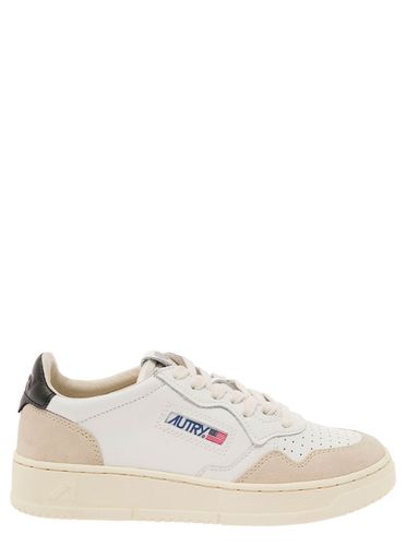 Medalist Low Top Sneakers With Blue Suede Details In Leather Woman - Autry - Modalova