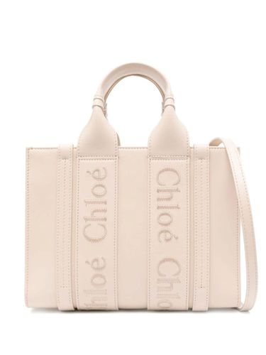 Woody Small Shopping Bag In Cement Leather - Chloé - Modalova