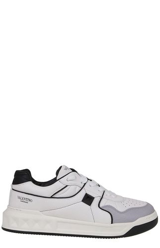 Garavani Roman Stud Lace-up Sneakers - Valentino Garavani - Modalova