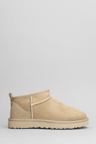 Classic Ultra Mini Low Heels Ankle Boots In Suede - UGG - Modalova